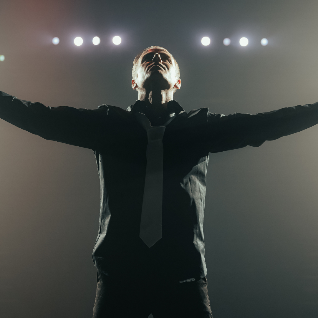 Let Me Entertain You – A Tribute to Robbie Williams